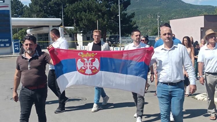 Tenzije u Kosovskoj Mitrovici: Hapšenja i protest ispred policije