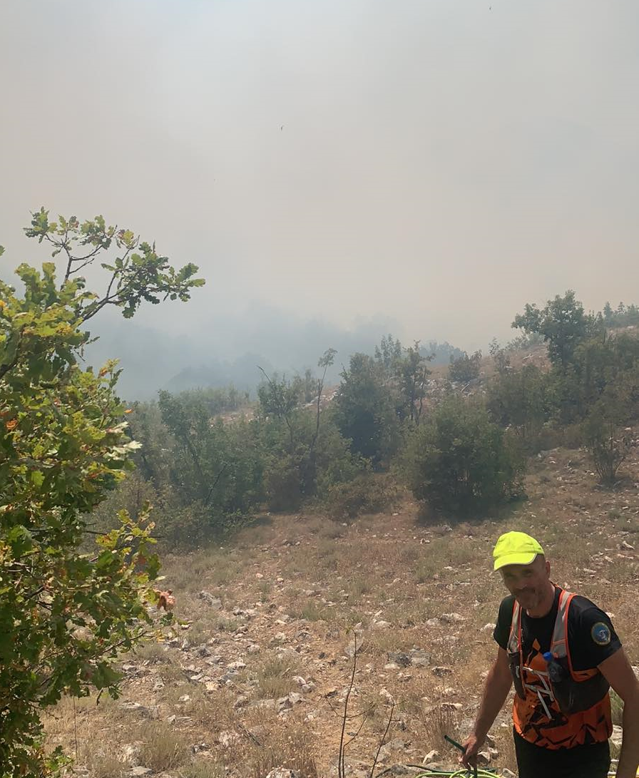 POŽAR U REŽEVIĆIMA: Opkoljeni smo vatrom, očekujemo dolazak helikoptera