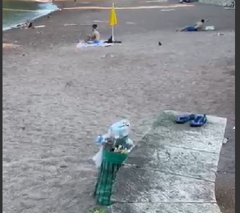 (VIDEO) Kraljičina plaža: Od luksuza do ekološke katastrofe &#8211; Smeće prekrilo biser crnogorske obale