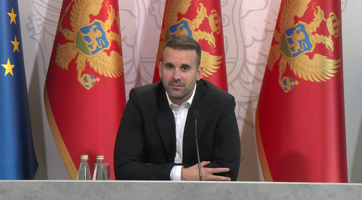 Spajić o ljetovanju u Sen Tropeu: Imam dovoljno novca da priuštim bilo koje putovanje