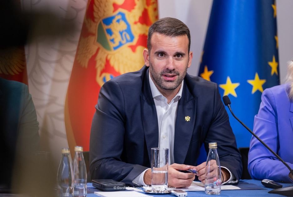 CGO: Spajićeva Vlada imenovala 652 a razriješila 497 javnih funkcionera/ki za 11 mjeseci
