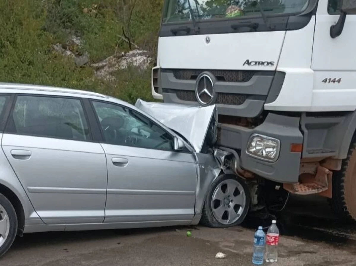 Sudar automobila i kamiona u Nikšiću, povrijeđene tri osobe