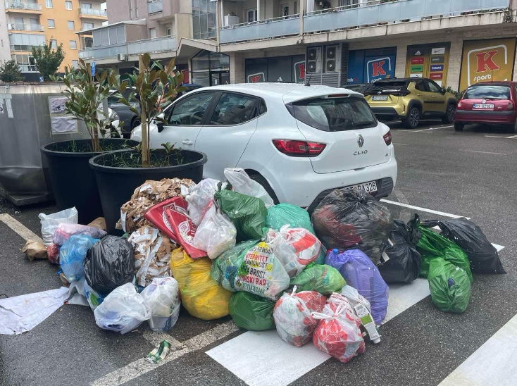 (FOTO/ VIDEO) Čitaoci šalju: Pacovi šetaju kroz City kvart; Pojedini stanari smeće bacaju na mjesto gdje više nema kontejnera