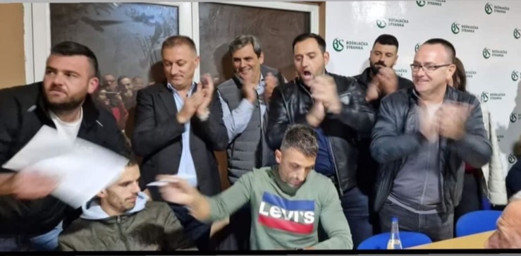(FOTO &#8211; VIDEO) Koalicija &#8220;Srcem za Gusinje&#8221; osvojila 14 mandata, proslavljaju pobjedu