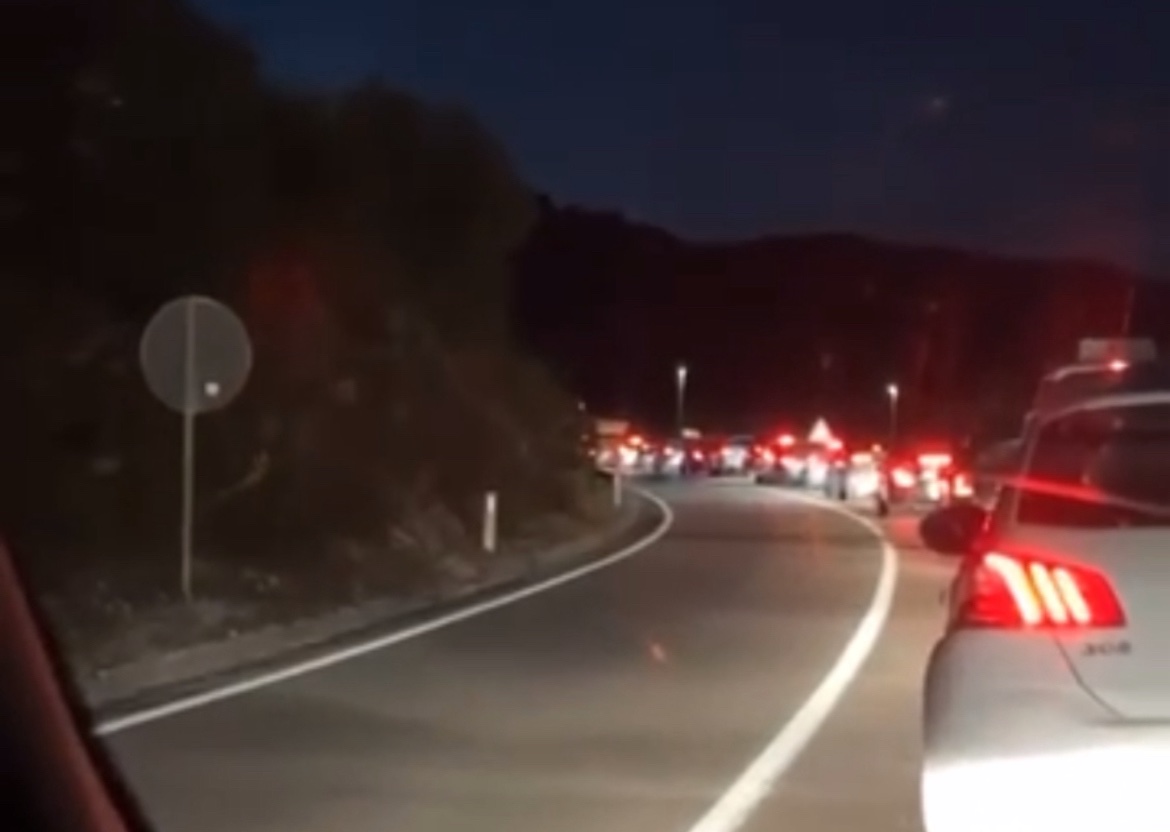 Mještani blokirali magistralni put Nikšić-Podgorica u mjestu Bogetići