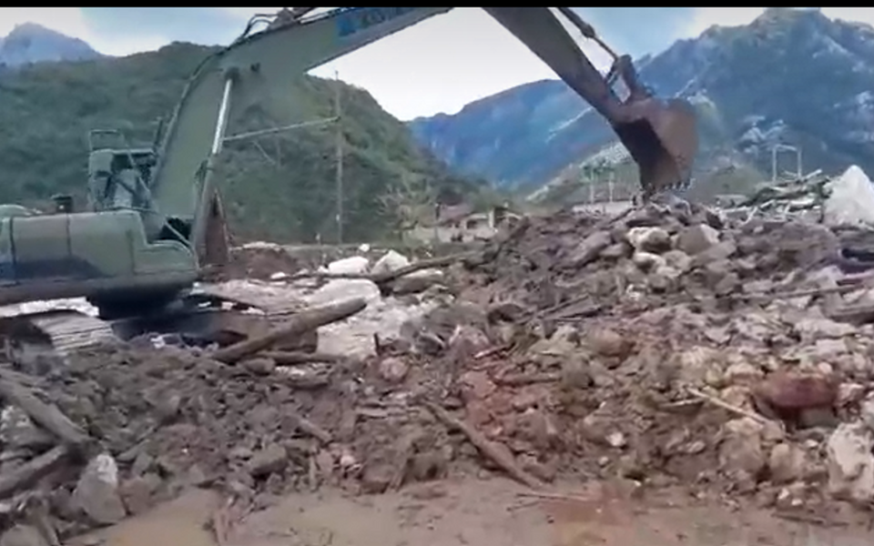 Novi tragičan bilans u BiH, do 40 osoba pod vodom ili u ruševinama