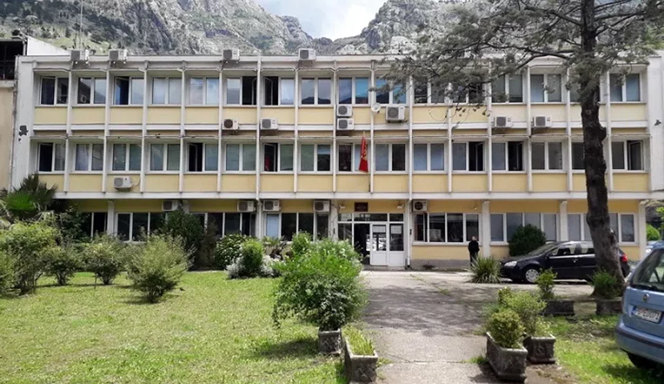 Tivat: Uhapšeni otac i sin, potukli se i nanijele povrede jedno drugom