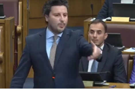 VIDEO Verbalni okršaj u SKUPŠTINI: Abazović Ibrahimovića nazvao &#8216;Draža&#8217;, ovaj mu odgovorio da je nevaspitan