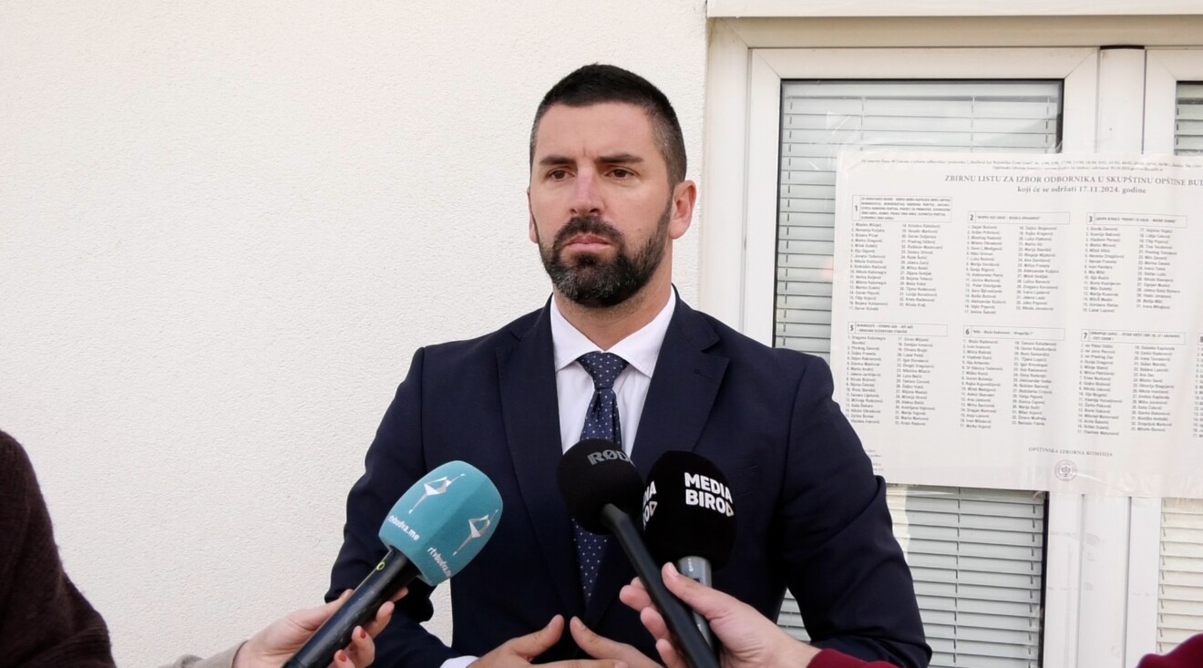Mikijelj: Simpatizeri Jovanovića sa naoružanjem upali u kabinet predsjednika Opštine