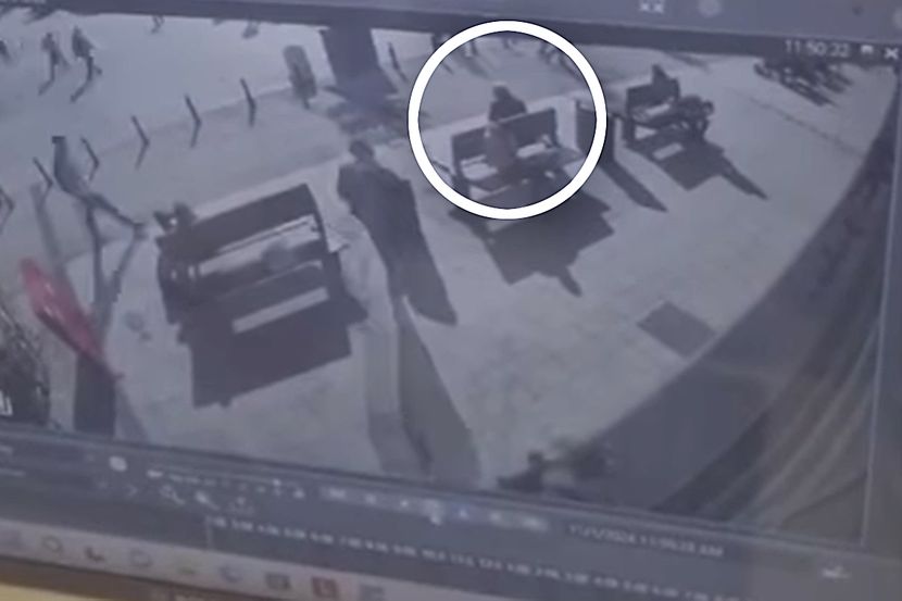(VIDEO) Nekoliko sekundi prije urušavanja željezničke stanice ustao sa klupe i izbjegao nesreću