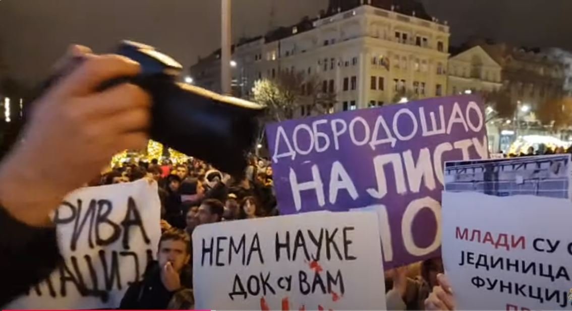 Beograd: Studenti i aktivisti ispred Predsjedništva: „Ruke su vam krvave, nismo plaćeni“