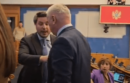 VIDEO Abazović vikao na Đurovića- Ostavite medije, ne gurajte ih
