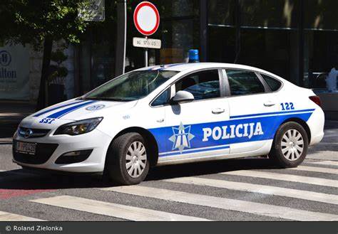 Za dan 11 saobraćajnih nezgoda, dvije osobe lakše povrijeđene