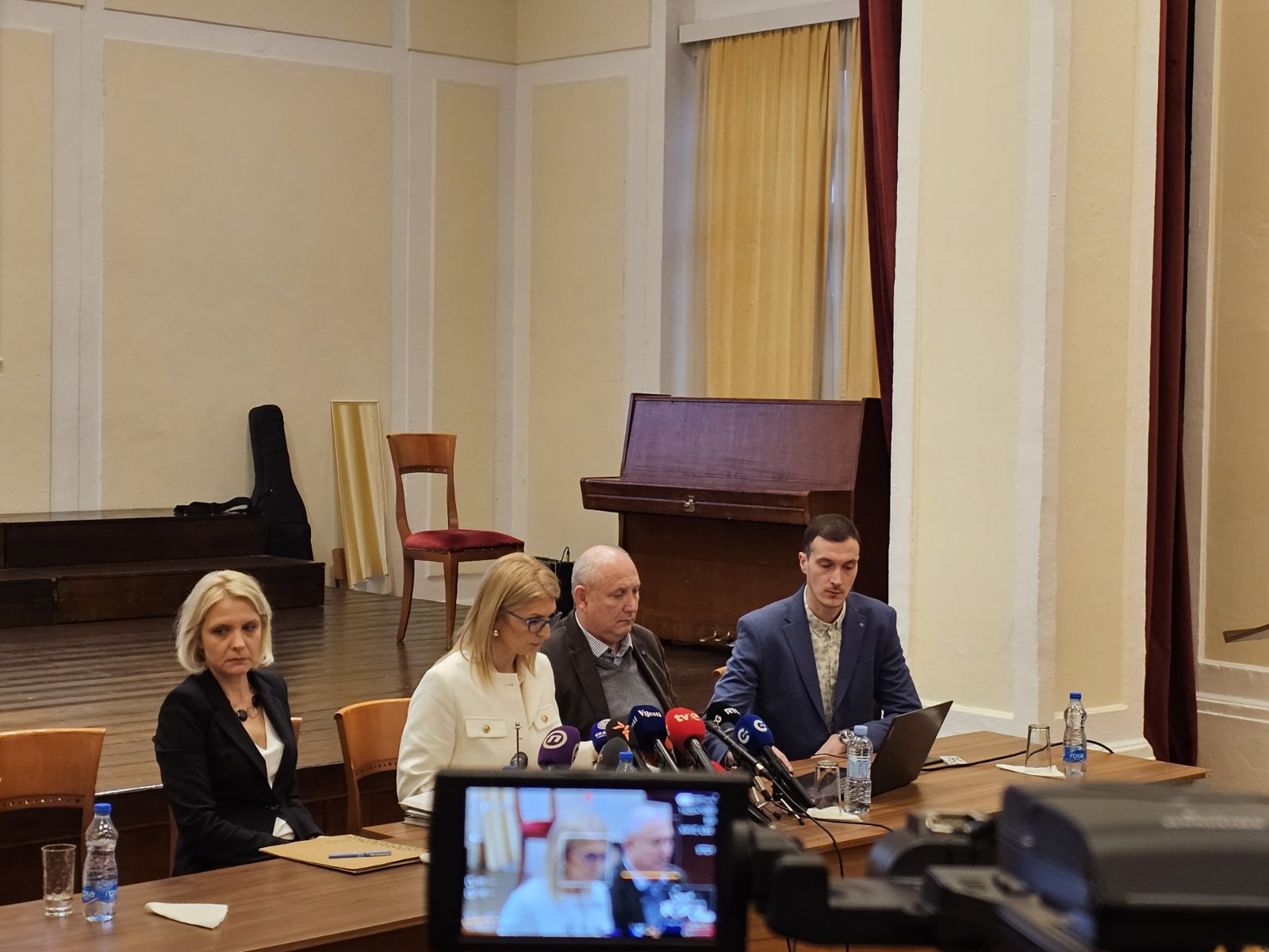 Vučurović: Škola osuđuje postupak Čečovića -učenica je morala sama da prijavi profesora