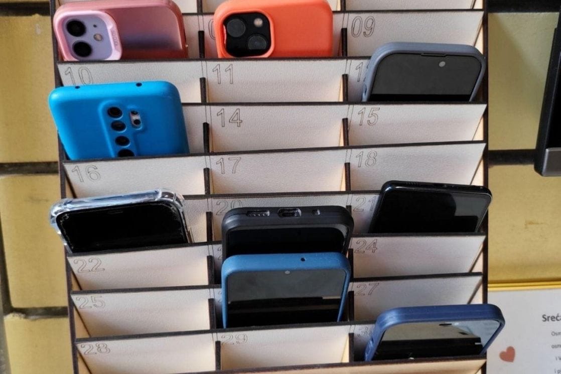 OŠ &#8220;Štampar Makarije&#8221;: Učenici ne mogu da koriste telefone u učionicama