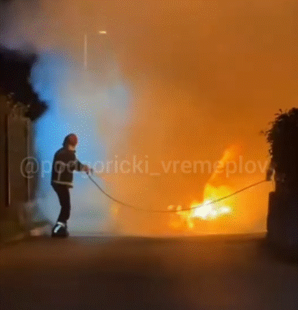 (VIDEO) U Herceg Novom izgorio automobil