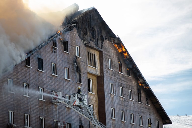(VIDEO) Turska: Strašna tragedija na skijalištu, u požaru u hotelu najmanje 66 mrtvih