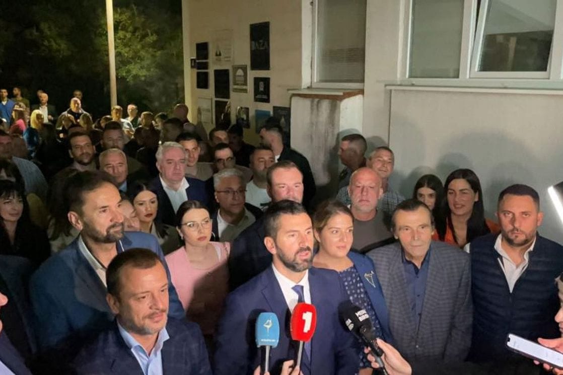 Raspala se koalicija &#8220;Za budućnost Budve&#8221;: Vučićević optužio NSD da su htjeli da mu otmu mandat