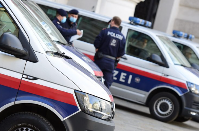 Užas u Austriji: Sirijac izbo pet prolaznika, ubijen četrnaestogodišnjak