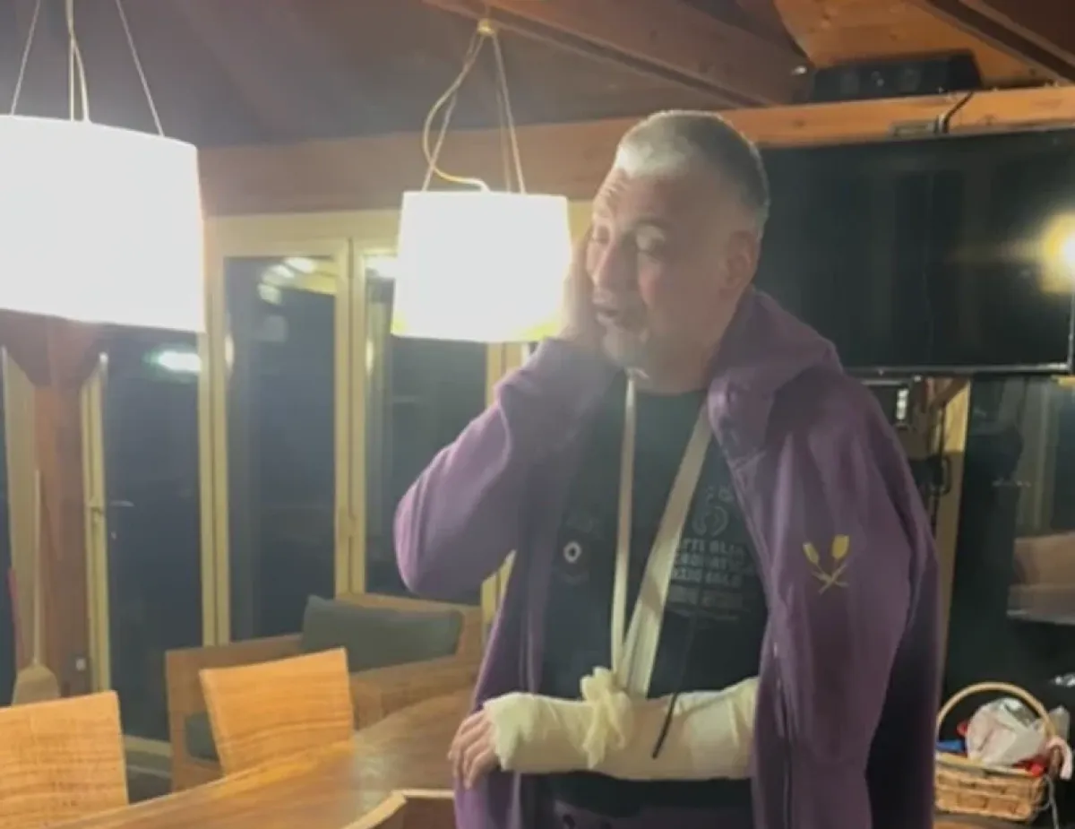(VIDEO) Čeda Jovanović plače, tvrdi da je pretučen: Slomili ste mi ruku