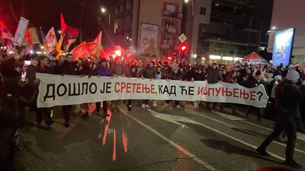 (UŽIVO) Počeo veliki skup studenata i građana u Kragujevcu, Vučić organizuje okupljanje u Sremskoj Mitrovici
