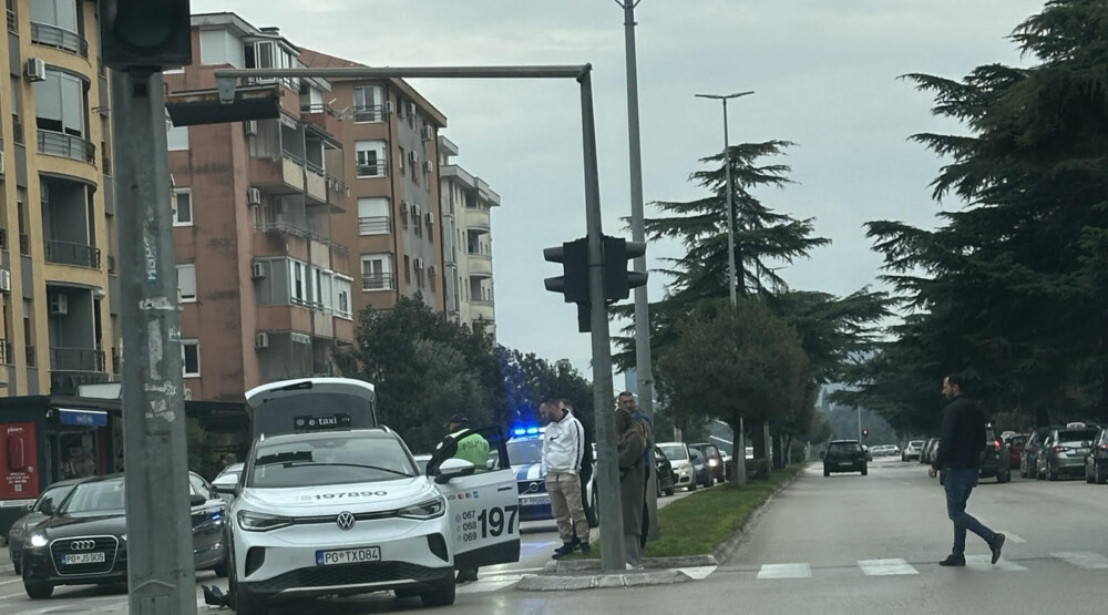 Podgorica: U saobraćajnoj nezgodi lakše povrijeđen motorista