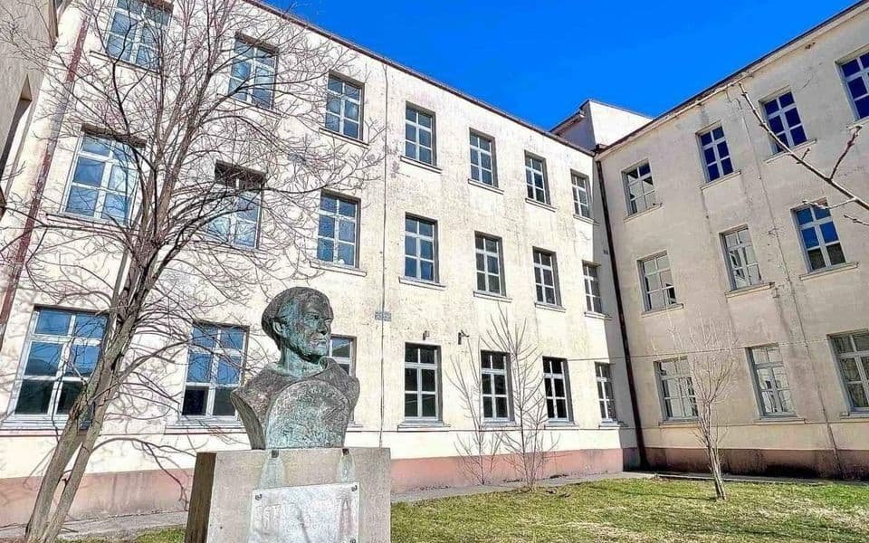 Slučaj u cetinjskoj ustanovi: Učenici se požalili nastavnicima da đak prijeti da će pucati u školi