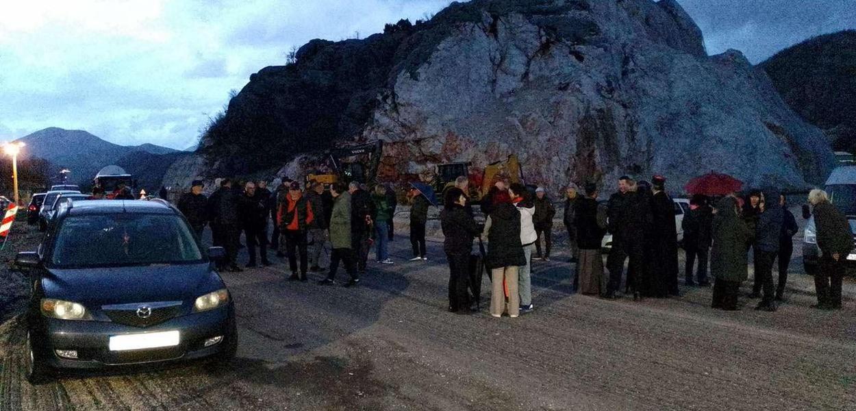 Cetinjani i večeras blokirali saobraćaj na Kruševom ždrijelu