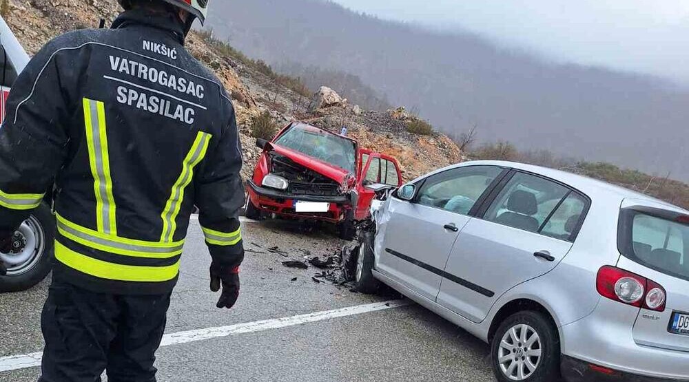 Saobraćajna nezgoda na putu Nikšić-Šavnik, povrijeđene četiri osobe