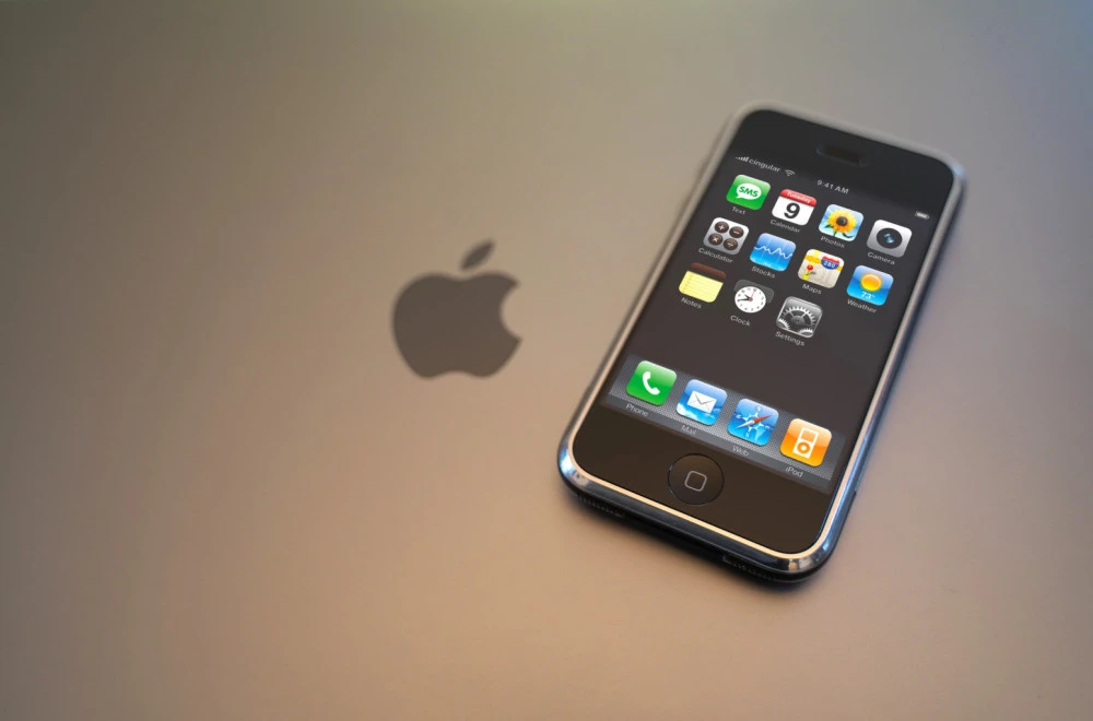 Apple planira drastične izmjene za jubilarni iPhone