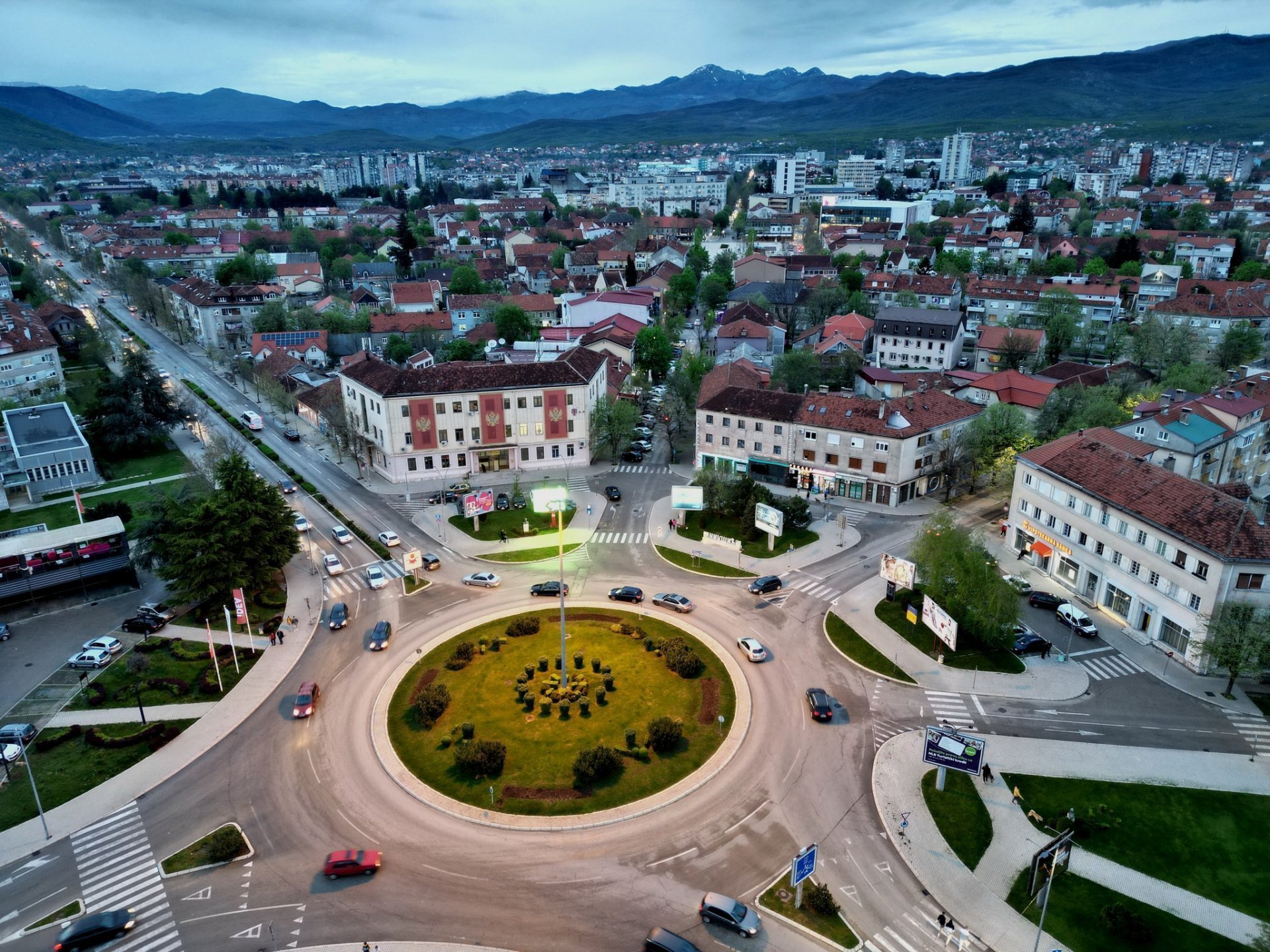 E TV: Glasačima dijele bonove od po 3.500 KM za trgovinu građevinskog materijala na stovarištima u BiH?