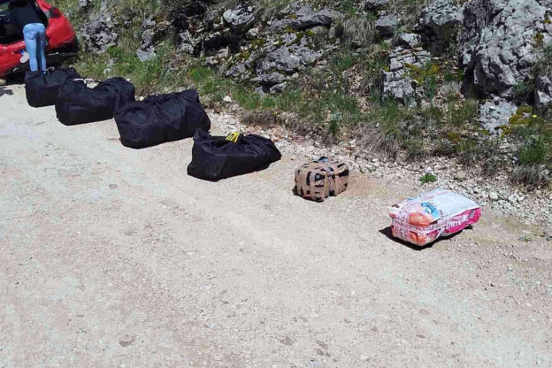Velika policijska akcija u Trebinju: Uhapšena tri crnogorska državljanina, zaplijenjeno skoro 100 kg droge