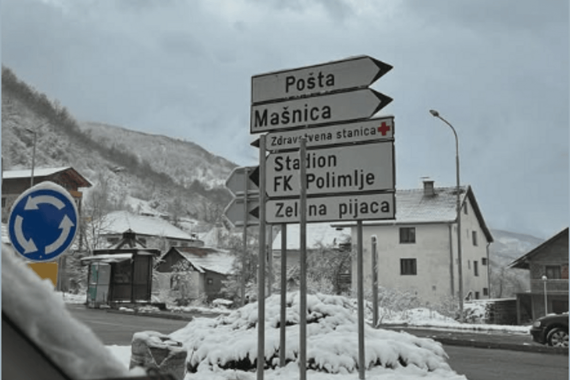 Uklonjen sporni znak u Plavu koji je pokazivao da je Peć u Srbiji