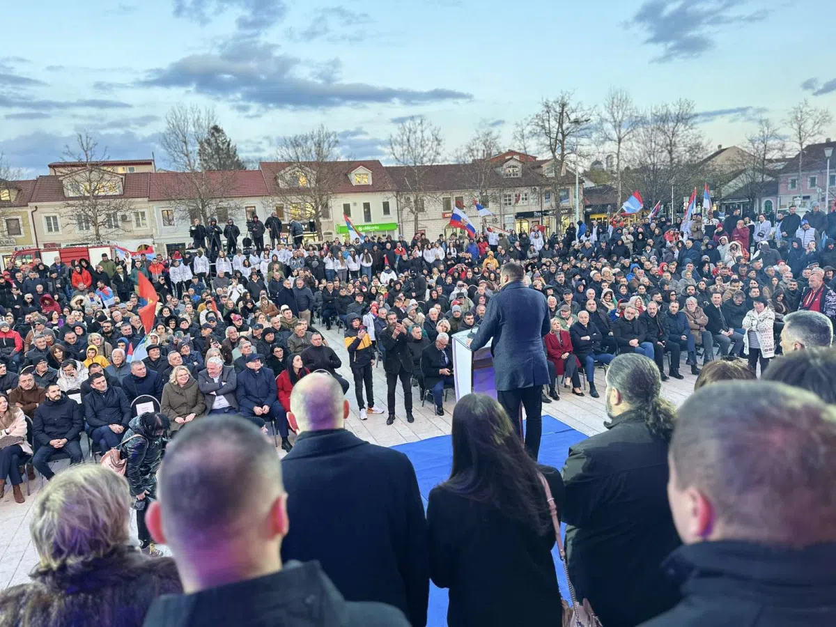 ZA POTREBE KOVAČEVIĆA NE IDU NA POSAO: Partijski vojnici u kampanji &#8221; Za budućnost Nikšića&#8221; otvorili bolovanja kako bi radili za stranku