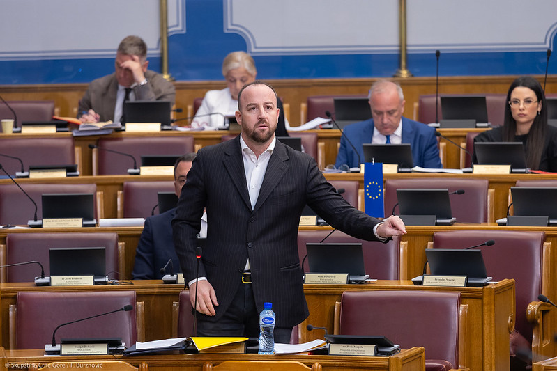 Rasprava o zakonu o javnim okupljanjima ipak naredne sedmice; Nikolić: Bez predlagača se ne može predlagati zakon