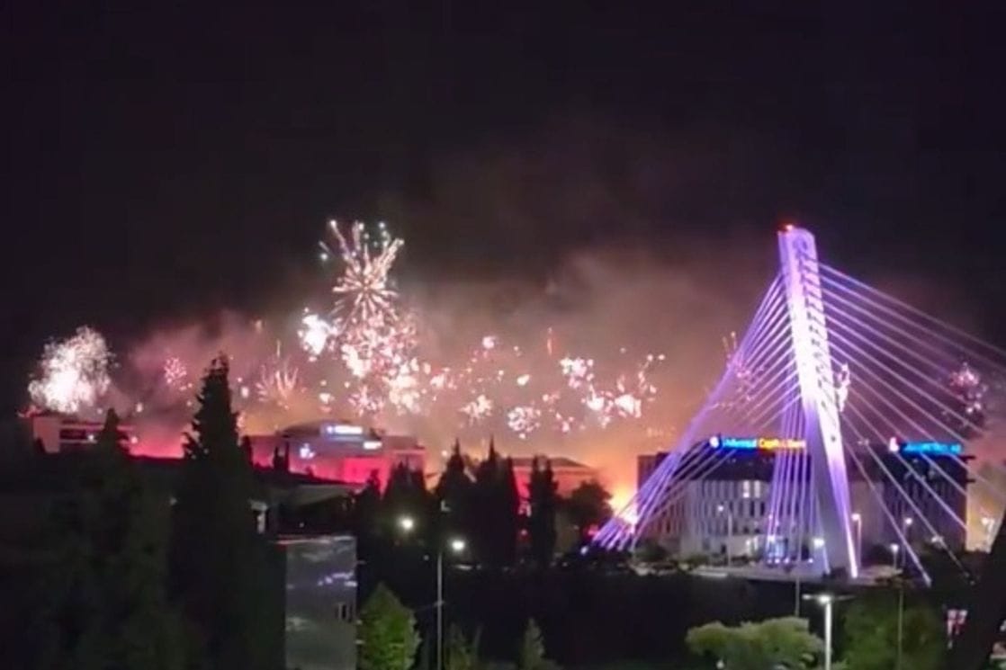 (VIDEO) Bakljada i vatromet Varvara u susret proslavi 100. rođendana FK Budućnost