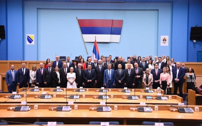 TO JE TAJ, NADALEKO POZNATI EU KURS: Poslanici iz parlamentarne većine na forumu sa rukovodstvom Republike Srpske