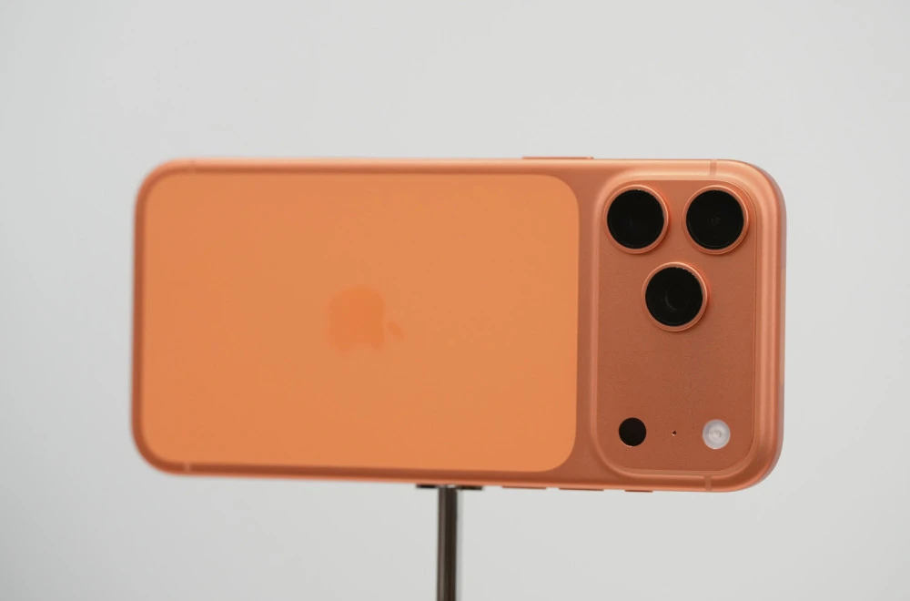 iPhone opet postavlja trendove: Narandžasta boja stiže i na Androide