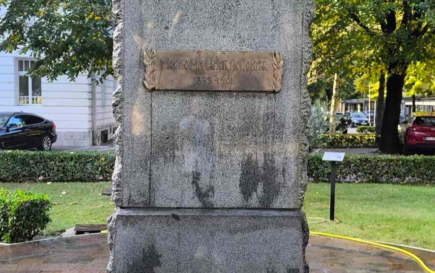 Nakon vandalskog čina reagovali Muzeji i galerije: Uklonjena farba sa spomenika Marku Miljanovu