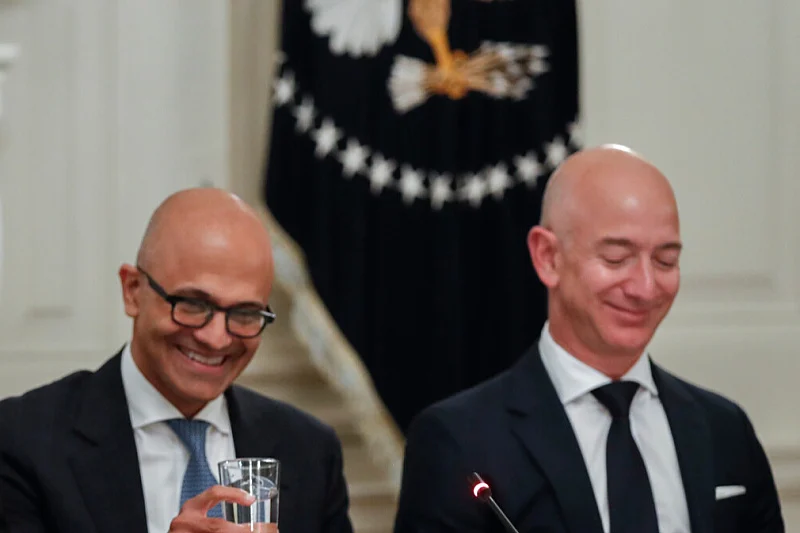 Satya Nadella i Jeff Bezos (Foto: EPA-EFE)