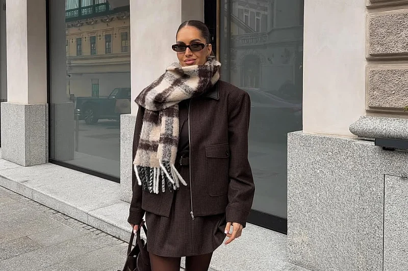 Smeđa boja ostaje trend i u 2026. godini (Foto: Instagram)

