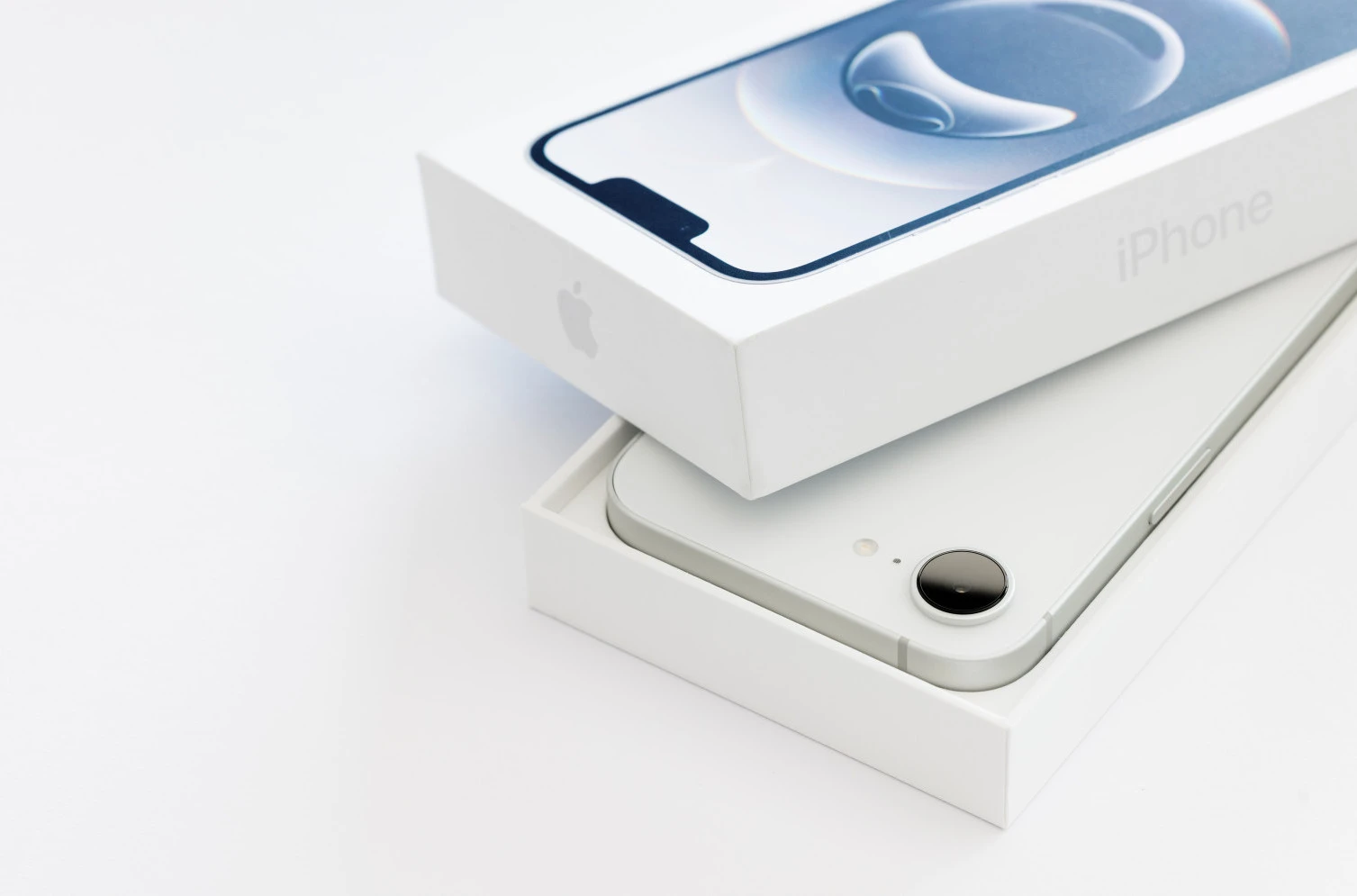 Kaspars Grinvalds / Shutterstock.com
