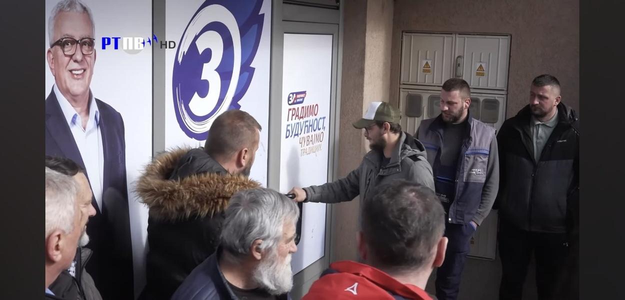 Zaključana vrata stranačkih prostorija NSD u Pljevljima/  FOTO: TV PV/Screenprint