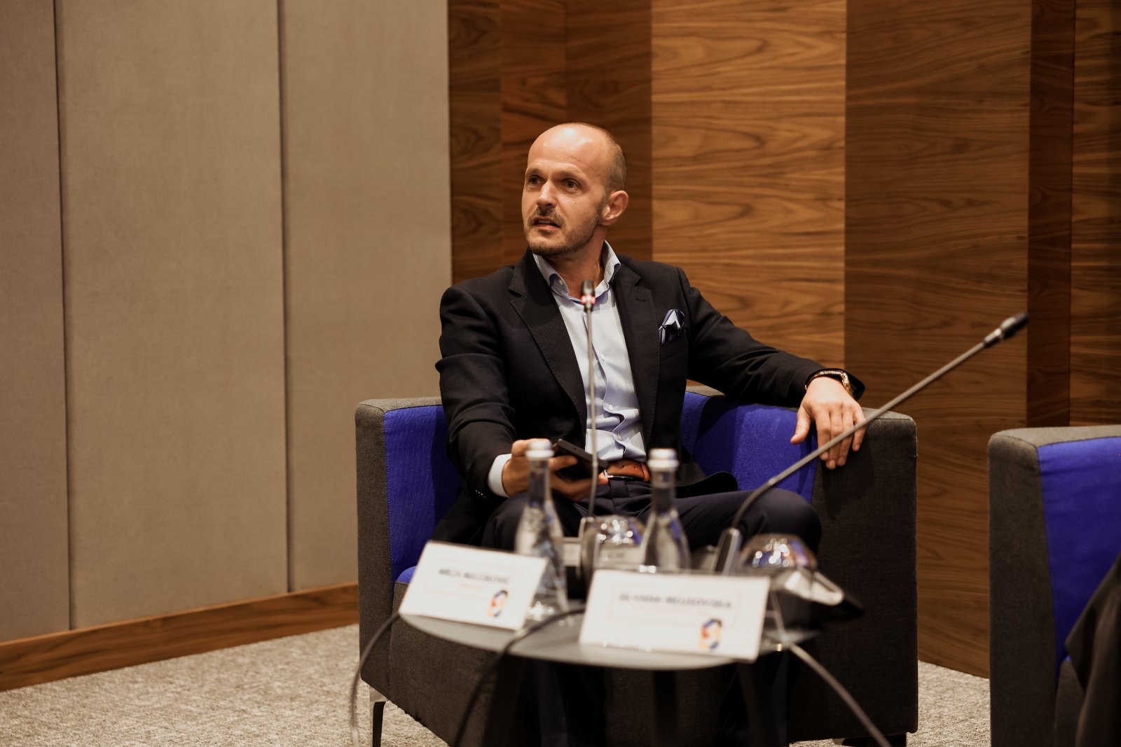 USTUPLJENA FOTOGRAIJA