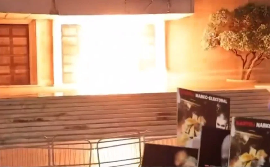 FOTO: TRT / Gori zgrada Vlade u Tirani
